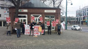 Antifaschistischer Schmutzwall Aufbau FFO 2014 01 17