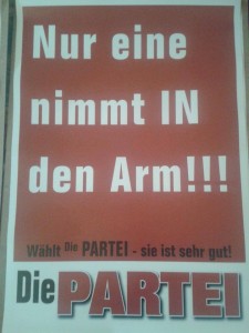 Nur eine nimmt IN den Arm!